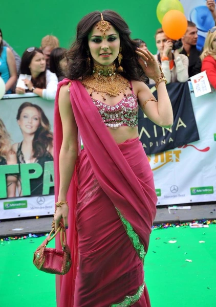 Исполнительница уже долгое время увлечена религиозными восточными практиками