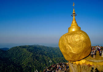 Какая пагода стоит на Золотом камне?