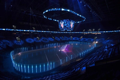 «Ярко и красиво»: кадры новой ледовой арены на Стрелке