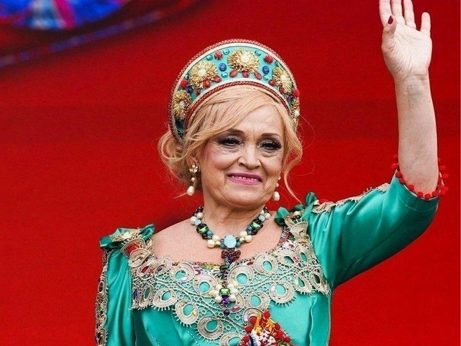 Надежду Кадышеву растрогали на съемках новогоднего шоу | Источник: Надежда Кадышева / T.me