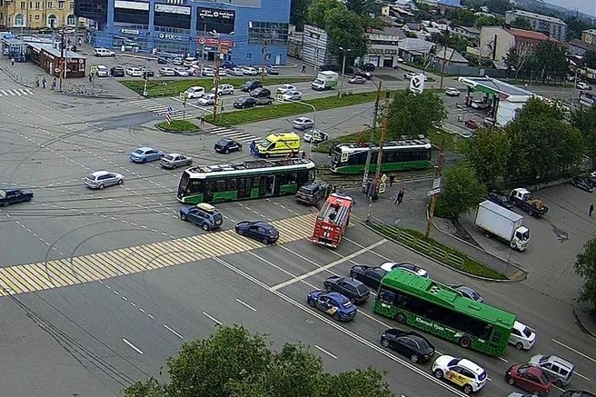 Авария случилась на перекрестке Победы — Горького | Источник: камера «Интерсвязи»