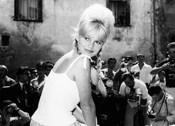 В Лондоне покажут неизвестные фото Элизабет Тейлор, Одри Хепберн и Брижит Бардо