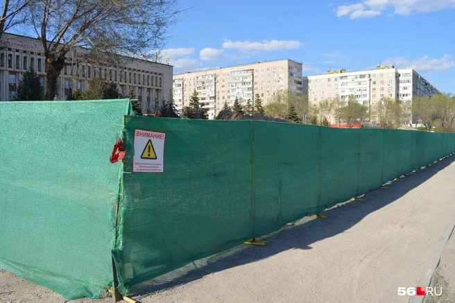 Левый угол забора | Источник: Анастасия Баринова / 56.RU