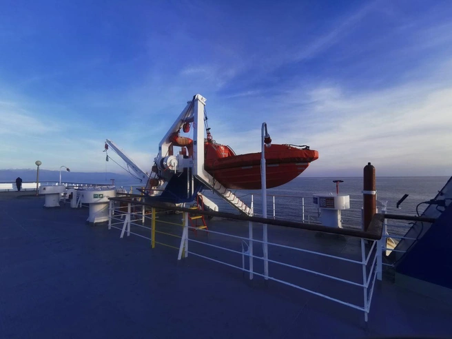 Команда готова стоять на рейде, пока судно не примут в порту  | Источник: Илья Долгирев для SOCHI1.RU