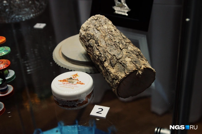 2000 лет жители Мьянмы делают этот крем из коры дерева и используют для ухода за кожей | Источник: Маргарита Резникова / NGS.RU