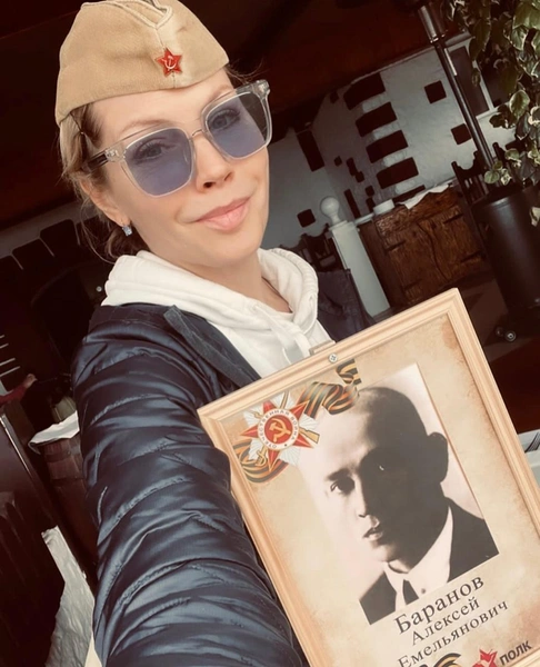 Бабенко опубликовала фото с портретом деда