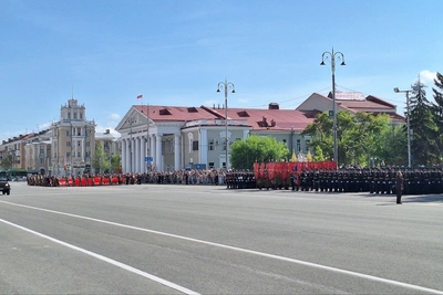 На площади Ленина в Кургане прошел парад Победы