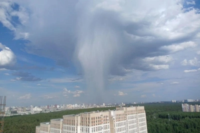 Над Екатеринбургом заметили зловещую воронку