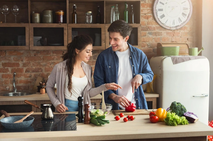 Керамика или металл? Какие ножи для кухни не испортят продукты и ваше здоровье — мнение врача