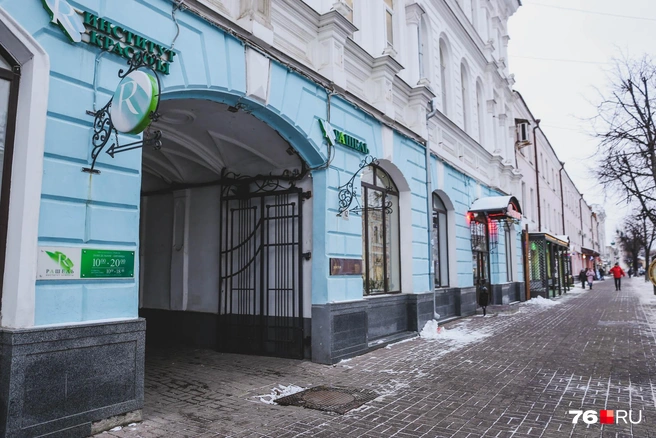 Ну и заключенный аккорд в нашей подборке с современными пристройками — дом № 12Б по улице Кирова | Источник: Алёна Косточкина