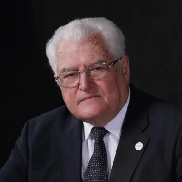 <p>Юрий Погребщиков </p>