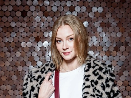 Дерзкое декольте Ники Минаж или «монашка» Лена Летучая – кому леопардовая шуба идет больше?