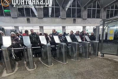 Станцию «Пионерская» временно закрыли на вход