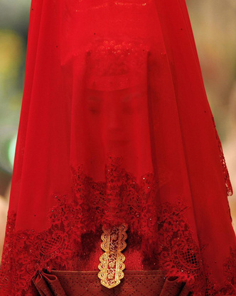 Восточная сказка: 12 самых роскошных фото со свадьбы принца Брунея, от которых захватывает дух