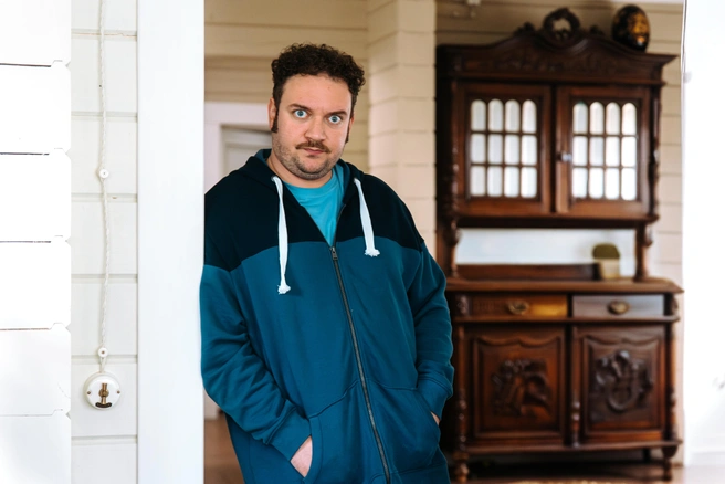 Новый сериал расскажет о головокружительном путешествии российского миллиардера | Источник: СТС