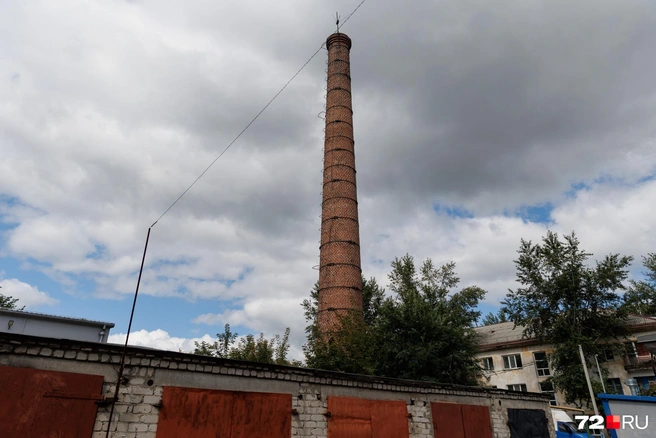 Эта 30-метровая башня стала своеобразным символом Маяка, его достопримечательностью, если хотите. Теперь ее нет | Источник: Ирина Шарова / 72.RU