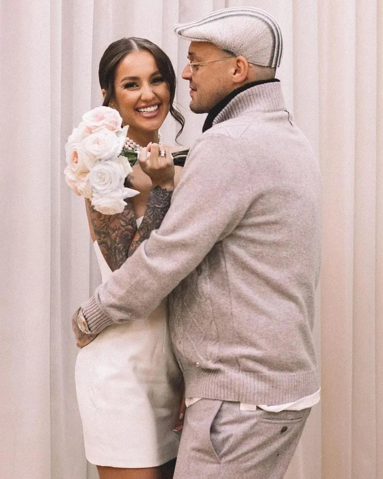 На свадьбу рэпер пришел в фирменной кепке | Источник: соцсети Юлии Королевой