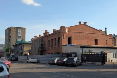 На Горького реставрируют старинное здание: в нем откроют ресторан