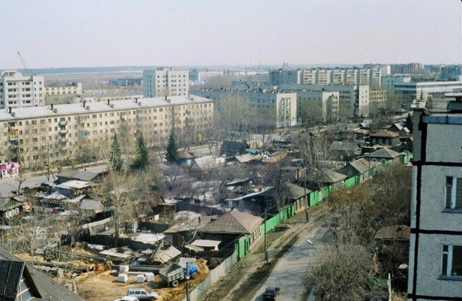 Это фото — из 1999-го. Узнаете улицу Комсомольскую? | Источник: Петр Широков, Тюмень (старые фото) / Vk.com