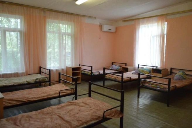 Спальни в персиковых тонах | Источник: camp.samregion.ru