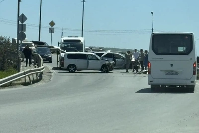 ДТП на виадуке в Южно-Сахалинске вызвало пробку