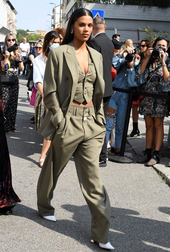 Тина Кунаки в Милане | marieclaire.ru