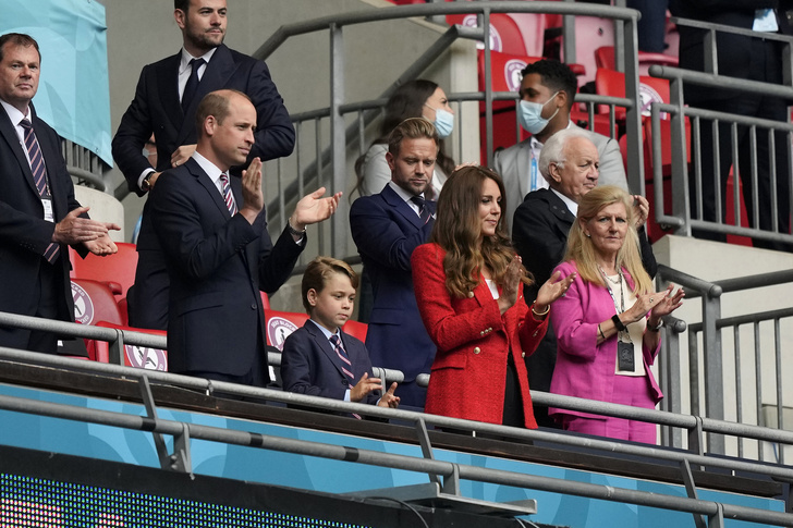 В VIP-ложе со звездами и сыном. Как Уильям и Кейт Миддлтон болели за сборную Англии на Евро-2020