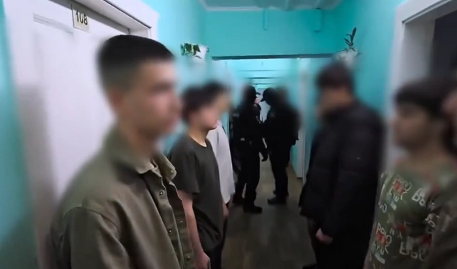 Задержали 300 иностранцев. Сотрудницу иркутского вуза заподозрили в организации незаконной миграции | Источник: ГУ МВД России по Иркутской области / MAX