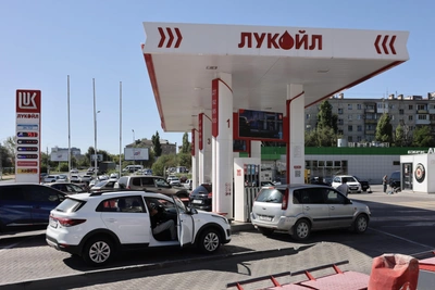 Волгоградцы стоят в очереди за бензином с 6 утра