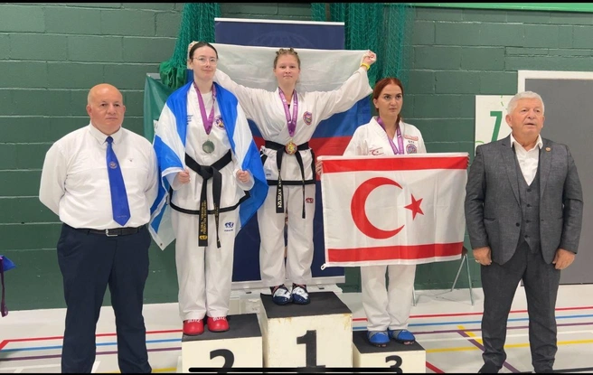На чемпионате мира Василиса выиграла пять золотых медалей и одну серебряную | Источник: Василиса Лобова