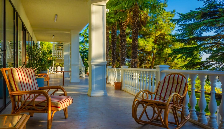 Пора в санаторий: чем хороши отечественные здравницы и как отдохнуть и подлечиться дешево | Источник: sergey lavrishchev/Shutterstock/Fotodom.ru