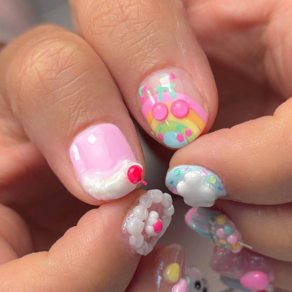 Источник: соцсети claradehuevo.nailart