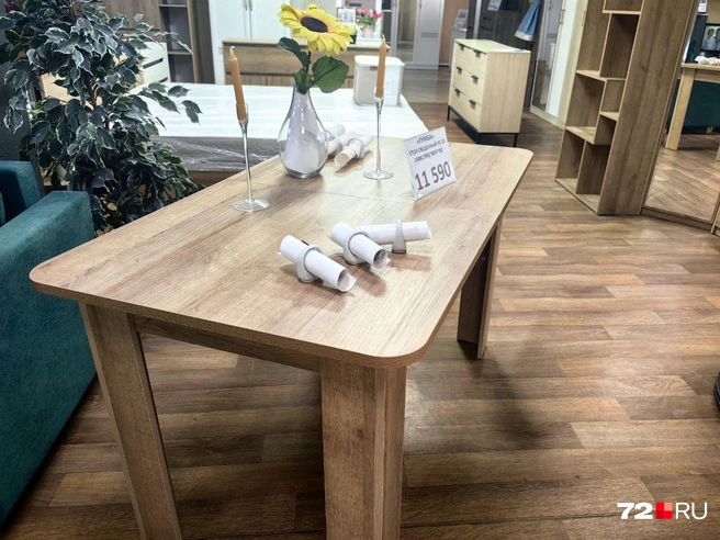 На этот стол скидка, судя по всему, не распространяется. Стоит он 11,5 тысячи рублей  | Источник: Павел Красоткин / 72.RU 