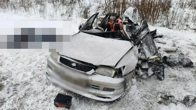 Правую сторону Toyota, где сидели пассажиры, смяло полностью | Источник: 24_Госавтоинспекция / МАКС