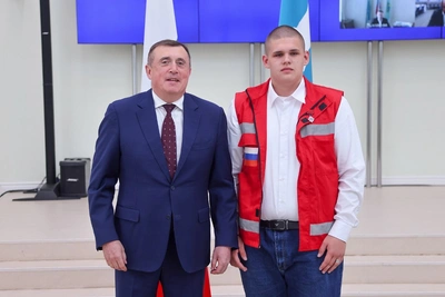 Волонтёр из Корсакова награждён знаком «Горячее сердце»