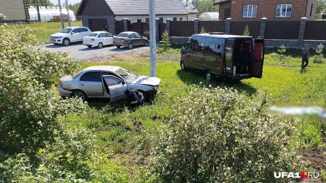Водитель отделался ушибами — во всяком случае, если судить по его состоянию после аварии | Источник: Антон Селиверстов / UFA1.RU