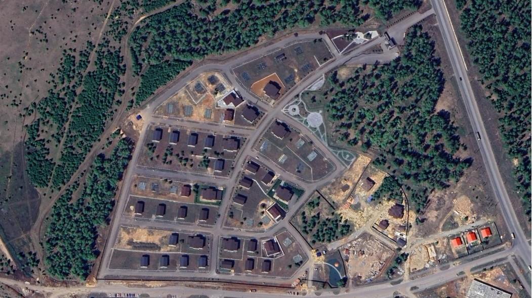 «Саммит» в 2015-м и 2025-м | Источник: Google Earth