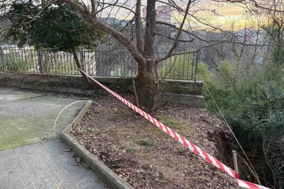 В Сочи на улице Вишневой разрушается подпорная стена