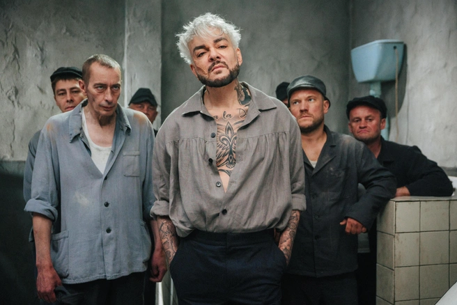 Так вот для чего Филипп Киркоров набивал себе все эти наколки | Источник: телеканал ТНТ