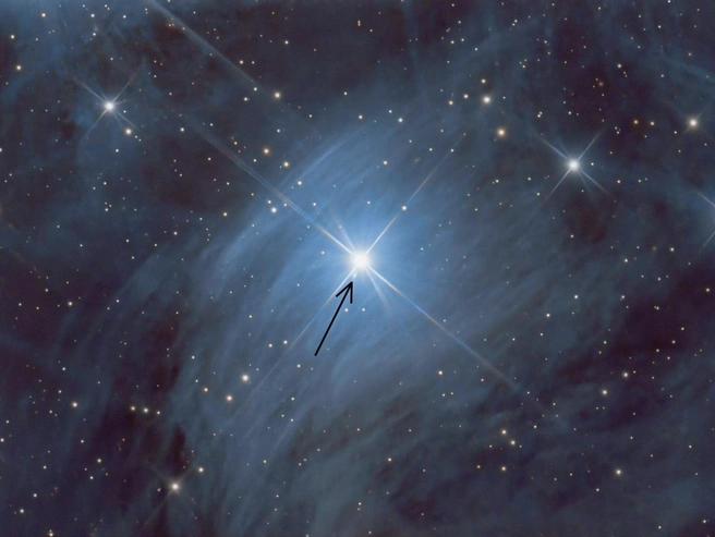 Маленькая точка под звездой известна как «Призрак Меропы». | Источник: Алексей Поляков