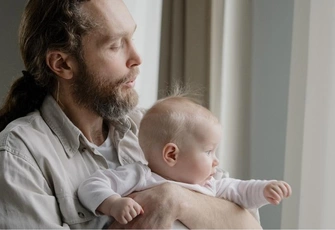 «Жена предлагает мне „сесть дома с детьми“. Быть на иждивении у супруги — стыдно?»