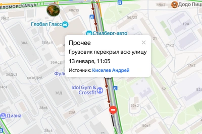 Фура перегородила улицу Лавочкина в Ховрино