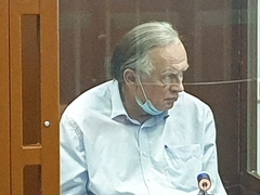 «Люди думают, что она была чистая, невинная девочка»: Олег Соколов просит зачитать «гнусности» из переписки с убитой им Ещенко