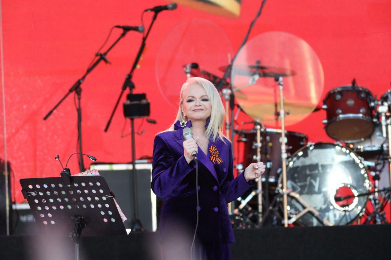 Самара рулила, рулит и будет рулить? На площади Куйбышева выступила Лариса Долина — фото и видео