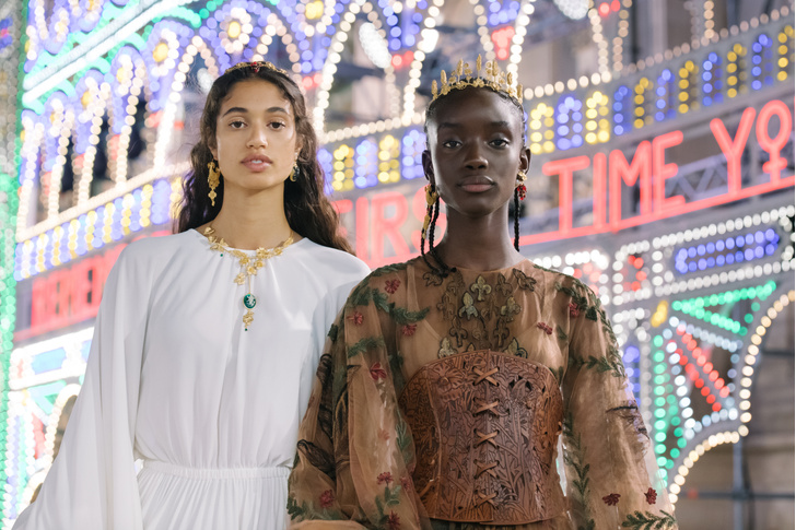 Барышни-крестьянки: самые яркие бьюти-образы на показе Dior Cruise 2021