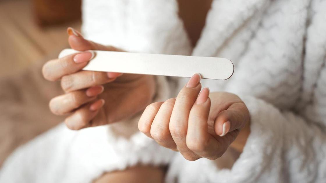 Секрет идеальных ногтей без лишних усилий&nbsp;&mdash; что такое комбинированный маникюр