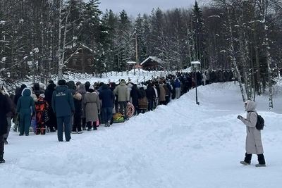 Гости Малых Корел наблюдали за сжиганием чучела