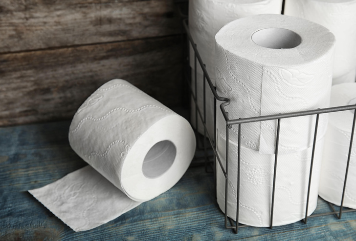 Зачем резать рулон туалетной бумаги пополам
