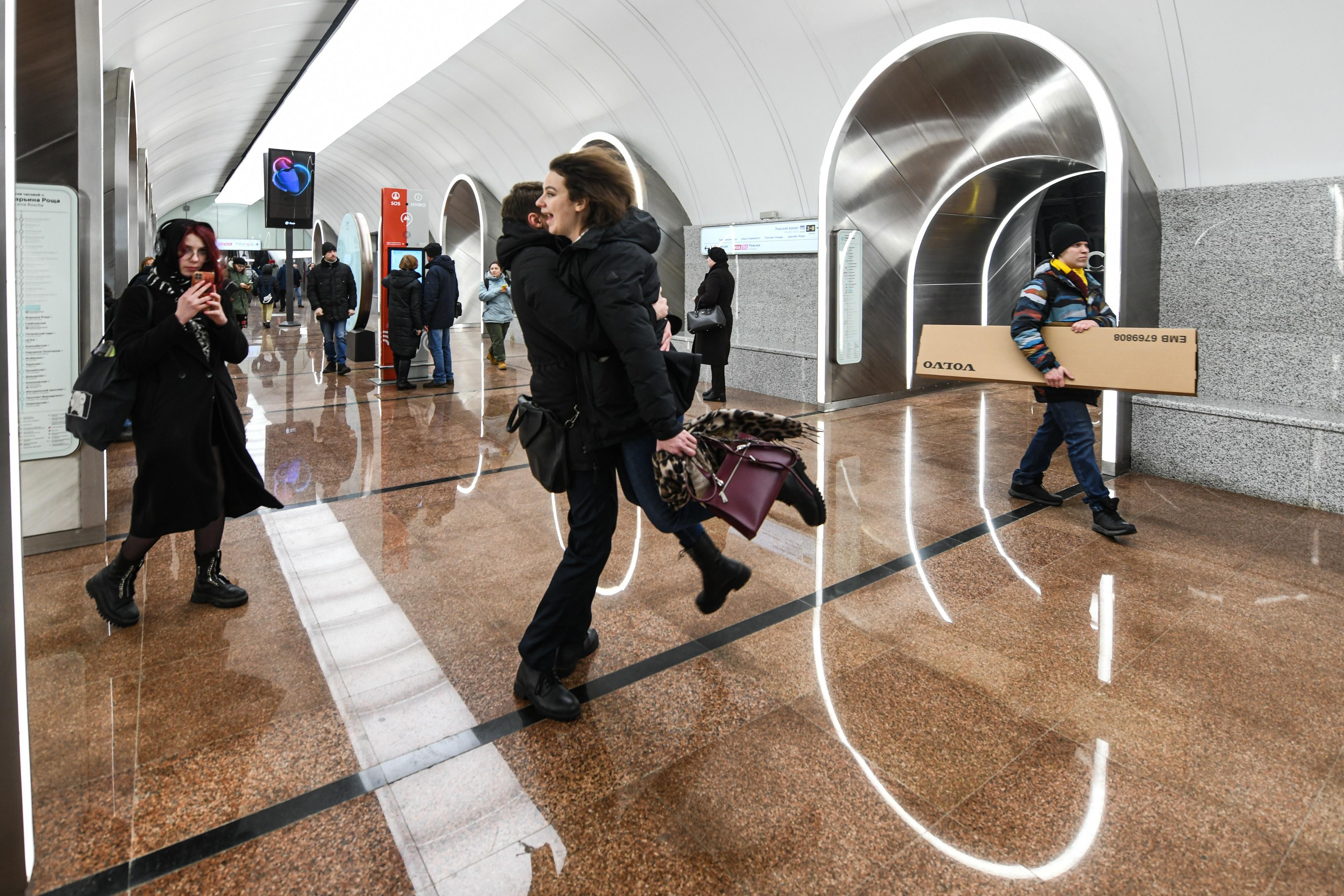 Простят измену, но не бедность: почему деньги и дорогая машина стали главными требованиями к мужчине