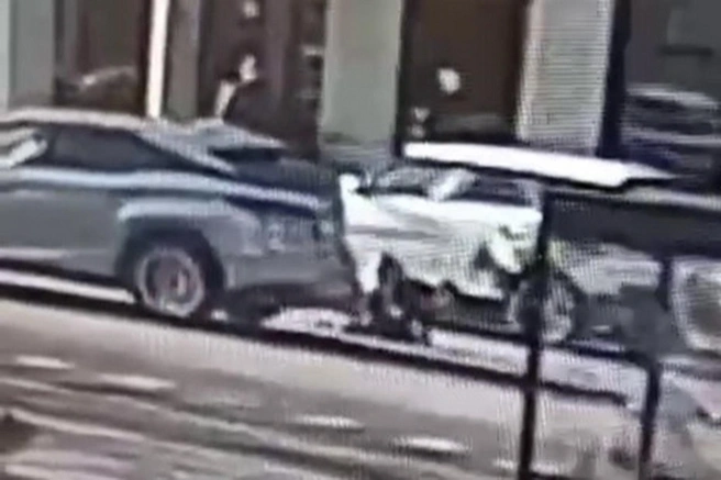 Наезд «Лексуса» на ребёнка в Петербурге попал на видео | Источник: «Фонтанка.ру»